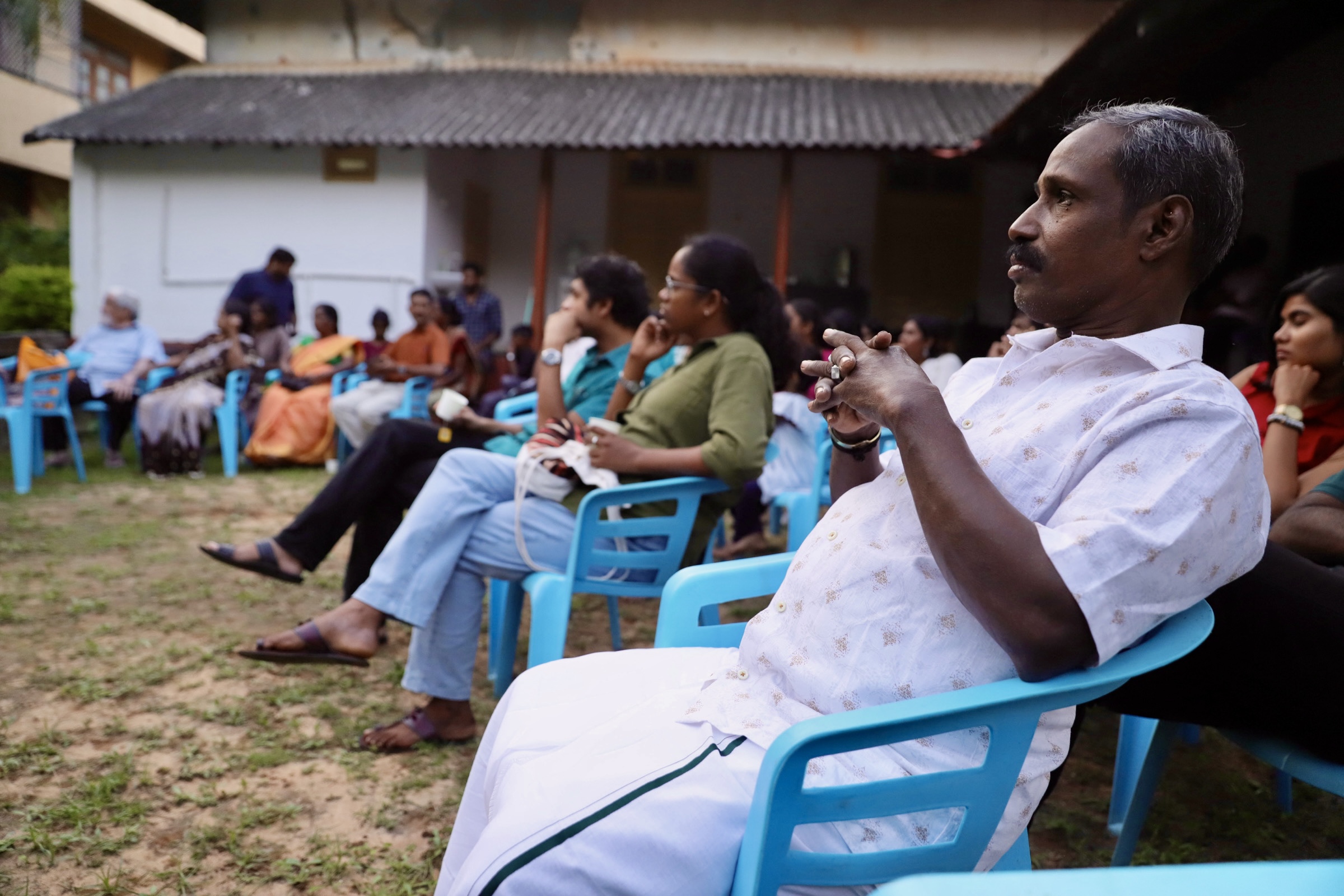 சிறிதினும் சிறிது : திறப்பு சிறிதினும் சிறிது : திறப்பு